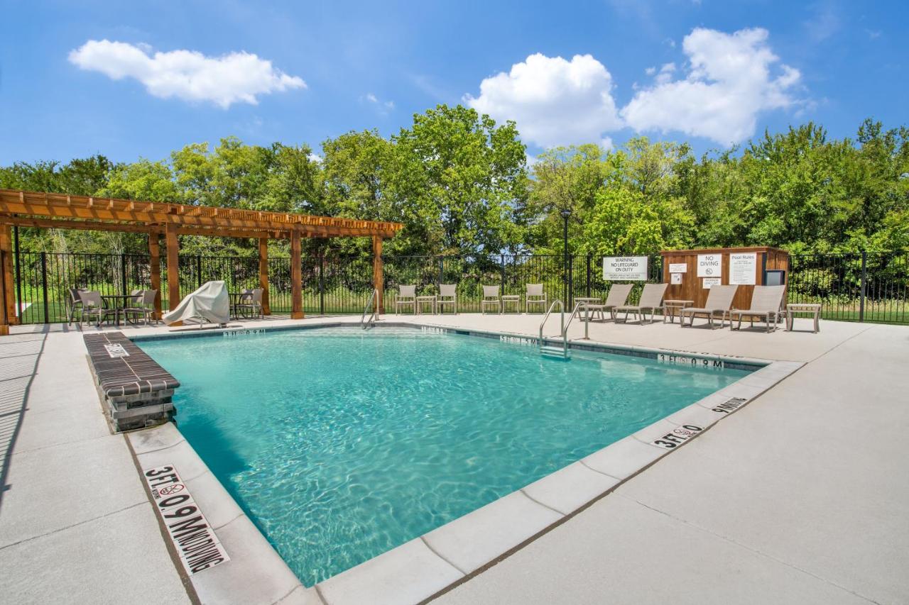 | Holiday Inn Express And Suites Denton South, an IHG Hotel