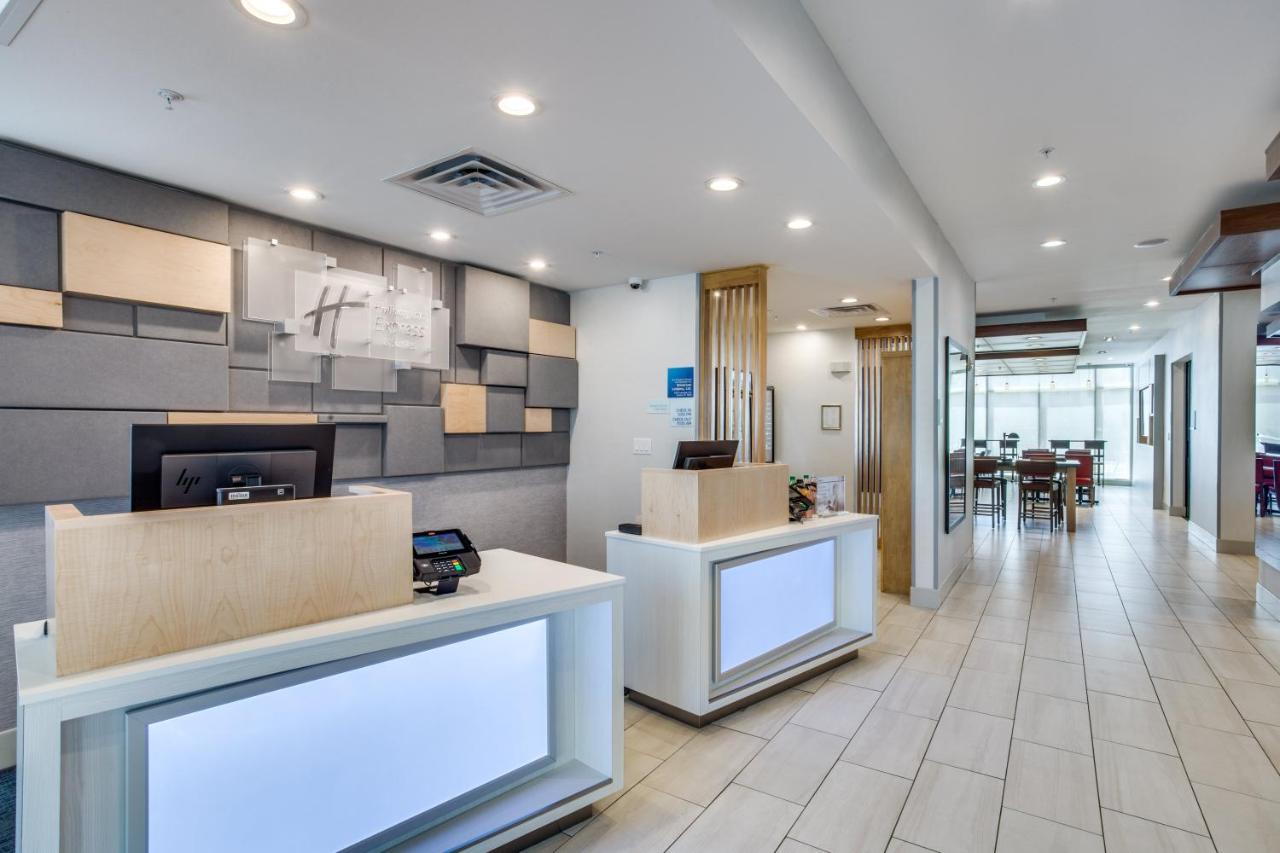| Holiday Inn Express And Suites Denton South, an IHG Hotel