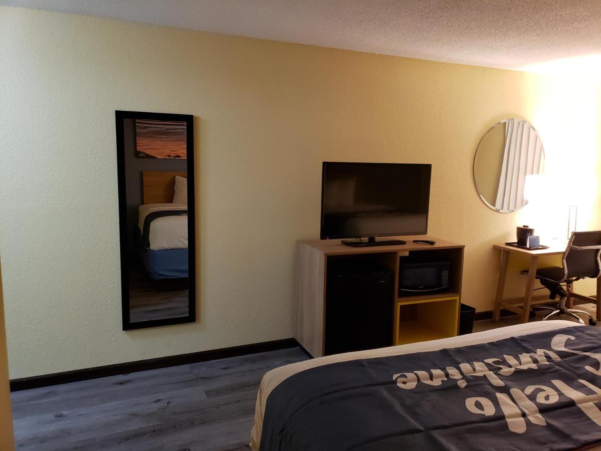 Queen Room with Two Queen Beds - Non-Smoking at Days Inn & Suites by Wyndham Merrillville