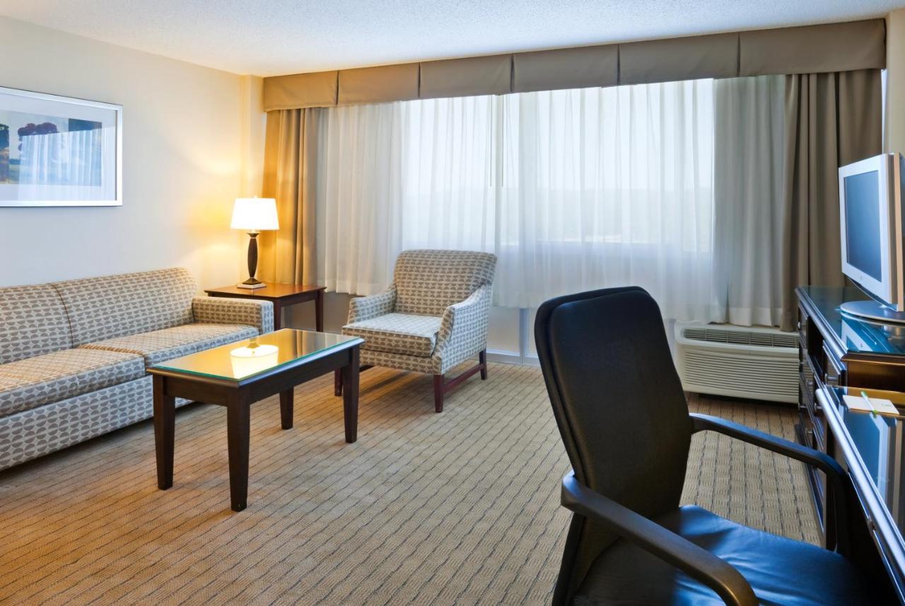 One-Bedroom King Suite with Sofa Bed at Holiday Inn Birmingham-Airport by IHG