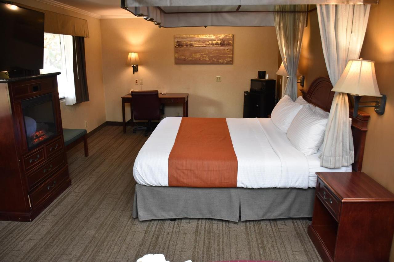 Honeymoon Suite at Dynasty Suites Redlands