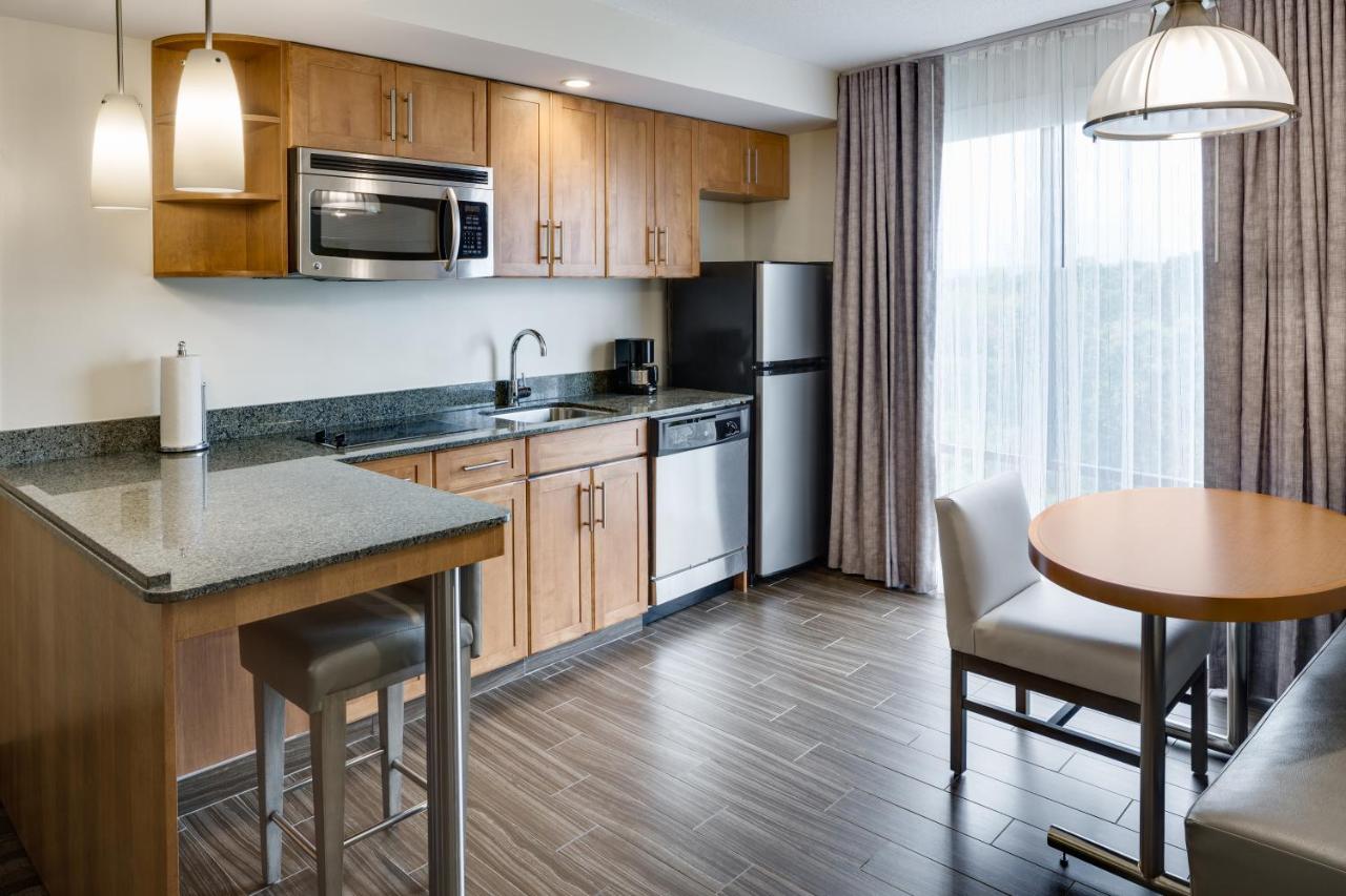 Queen Room at HYATT house Hartford North/Windsor