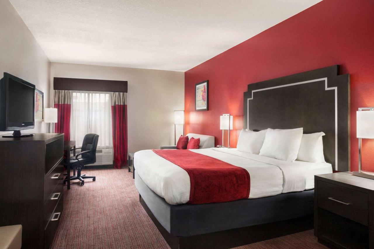 King Room - Non-Smoking at Days Inn & Suites by Wyndham Murfreesboro