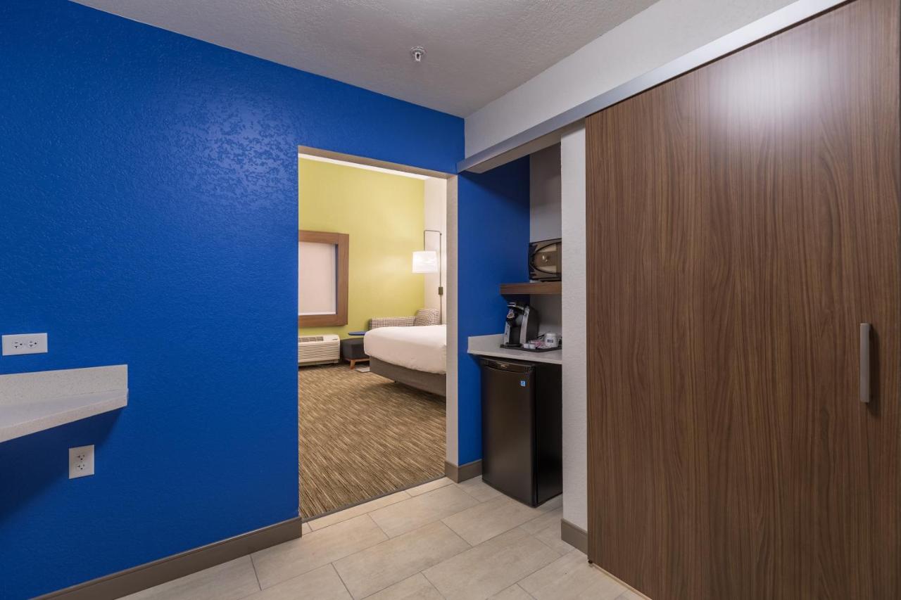 King Room - Hearing Accessible - Non-Smoking at Holiday Inn Express and Suites San Marcos South by IHG