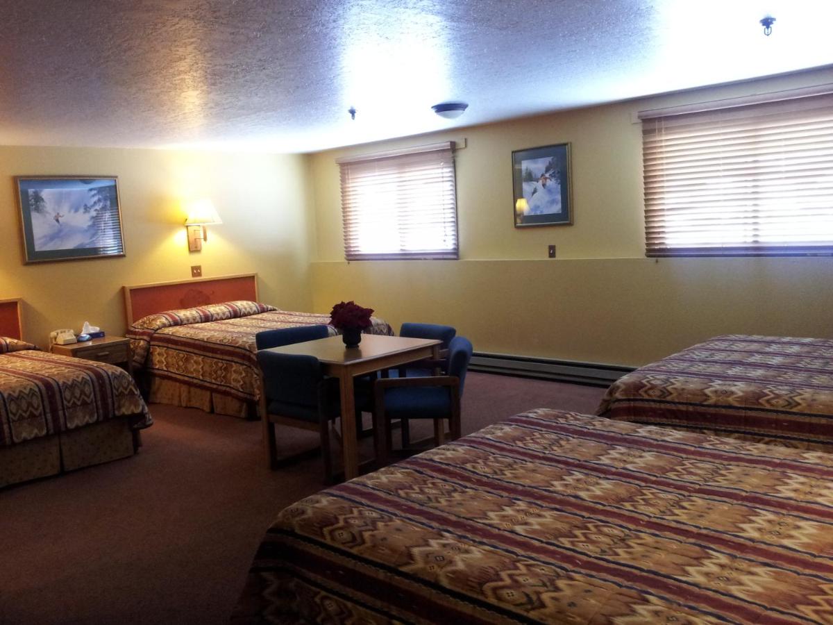 | New Summit Inn