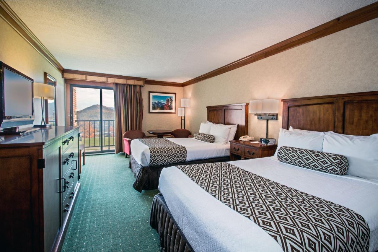 Queen Room with Two Queen Beds with Lake View at Grandview Lake Placid