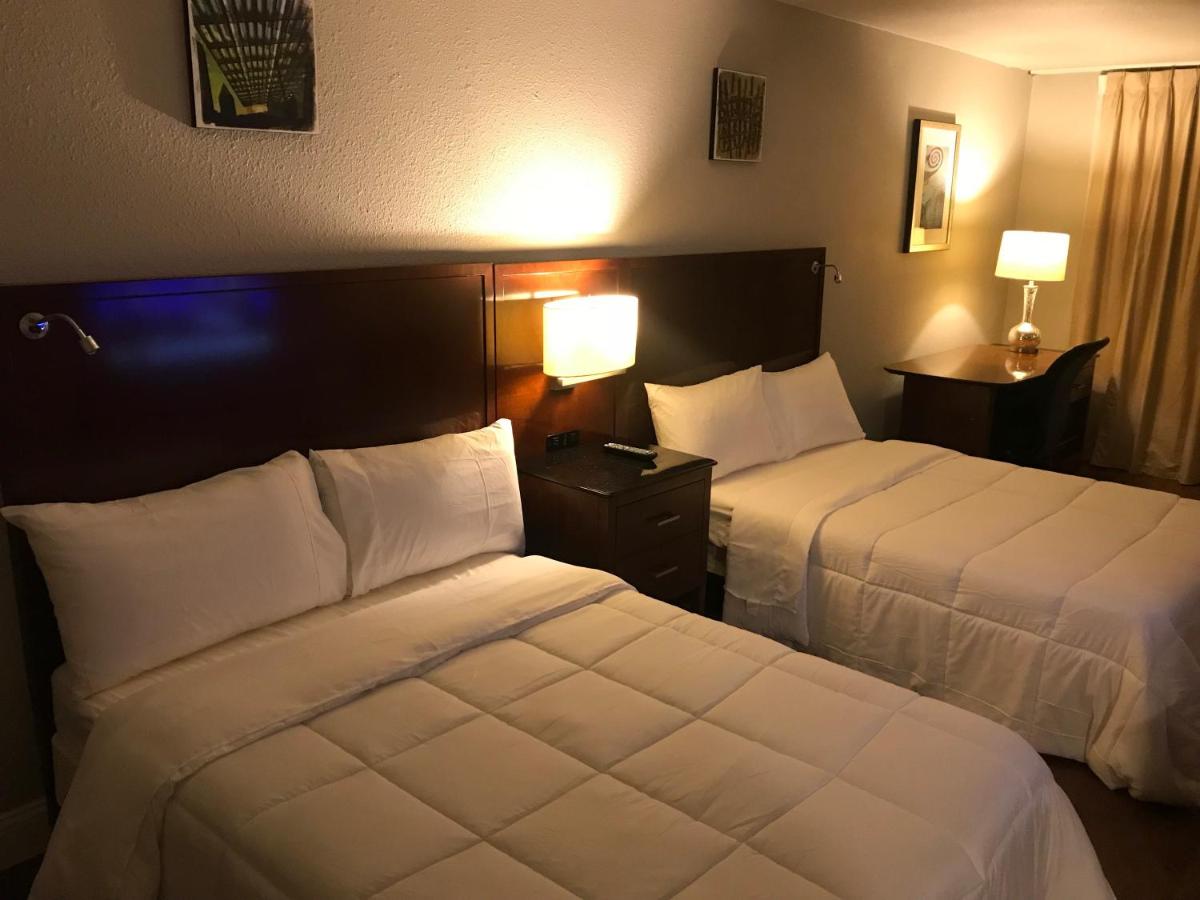 Deluxe Suite at Stratus Suites - Boutique Hotel