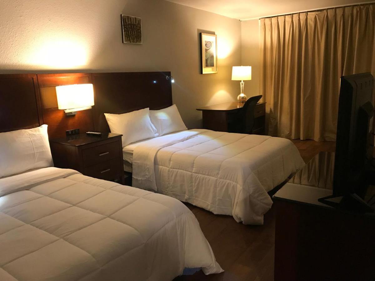Deluxe Suite at Stratus Suites - Boutique Hotel