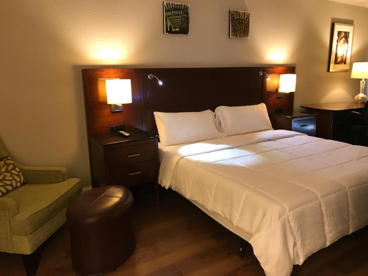 King Suite at Stratus Suites - Boutique Hotel