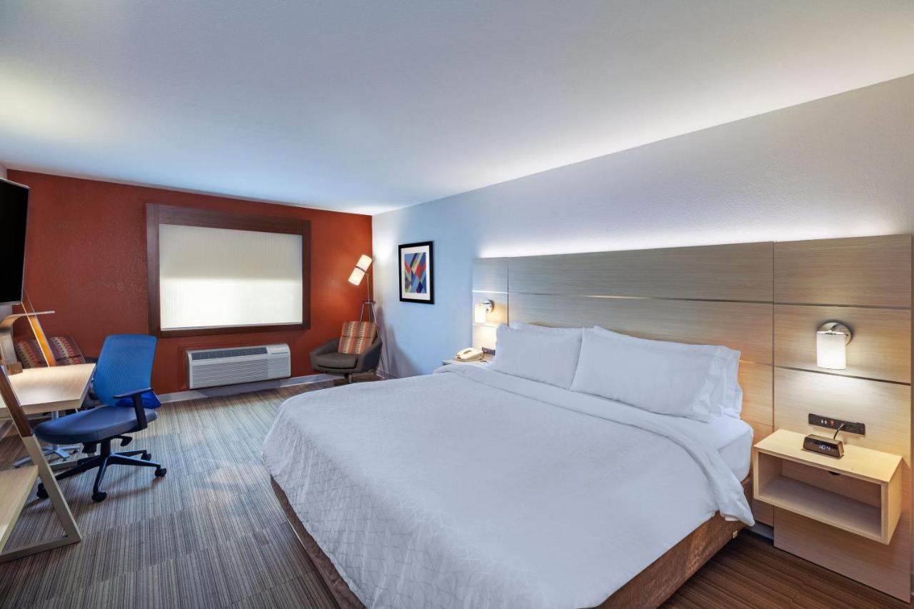 King Room at Holiday Inn Express Hotel & Suites Jenks by IHG