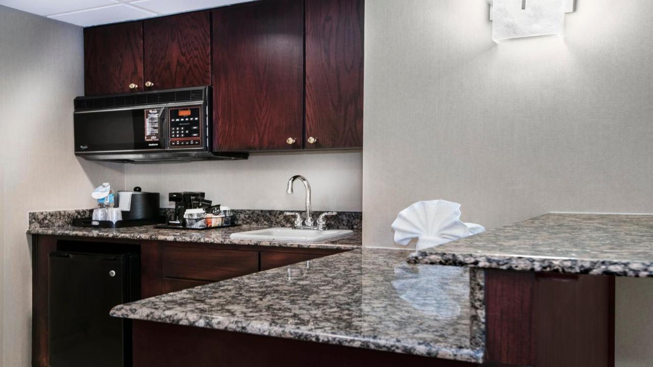 King Suite with Spa Bath at Holiday Inn Springdale/Fayetteville Area, an IHG Hotel