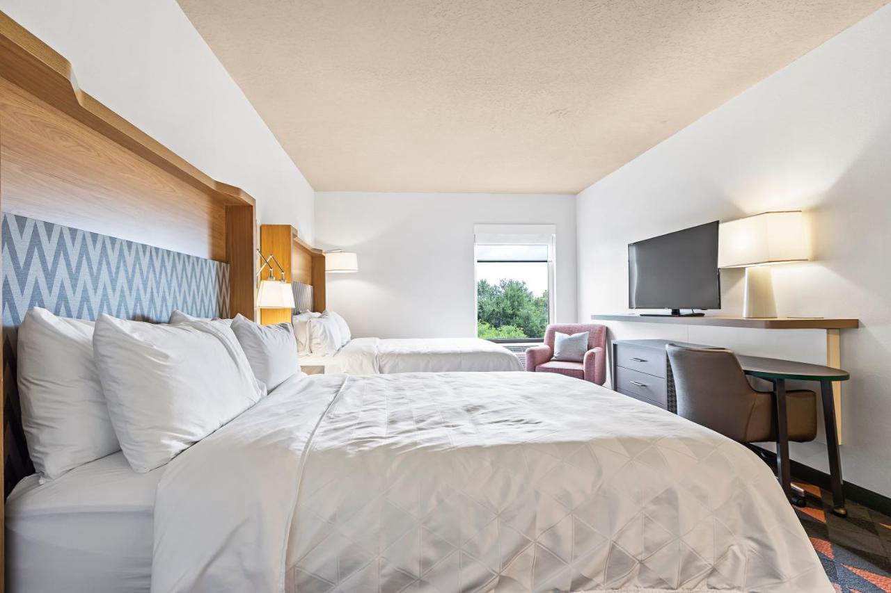 | Holiday Inn - St. Petersburg West, an IHG Hotel