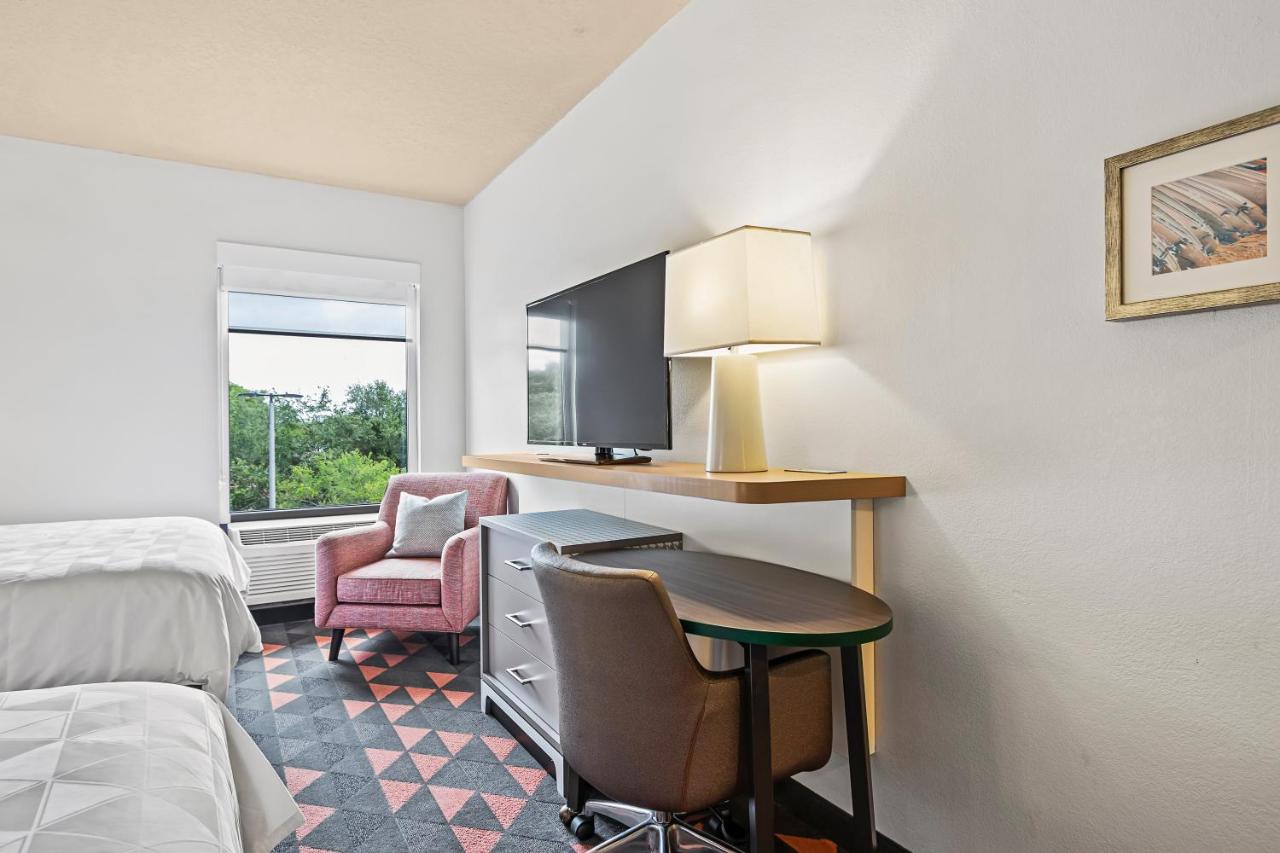 | Holiday Inn - St. Petersburg West, an IHG Hotel