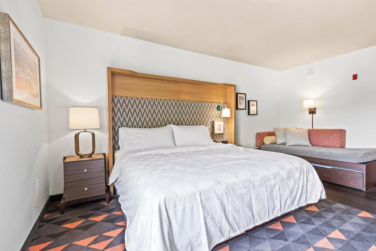 King Suite - Non-Smoking at Holiday Inn St. Petersburg West by IHG