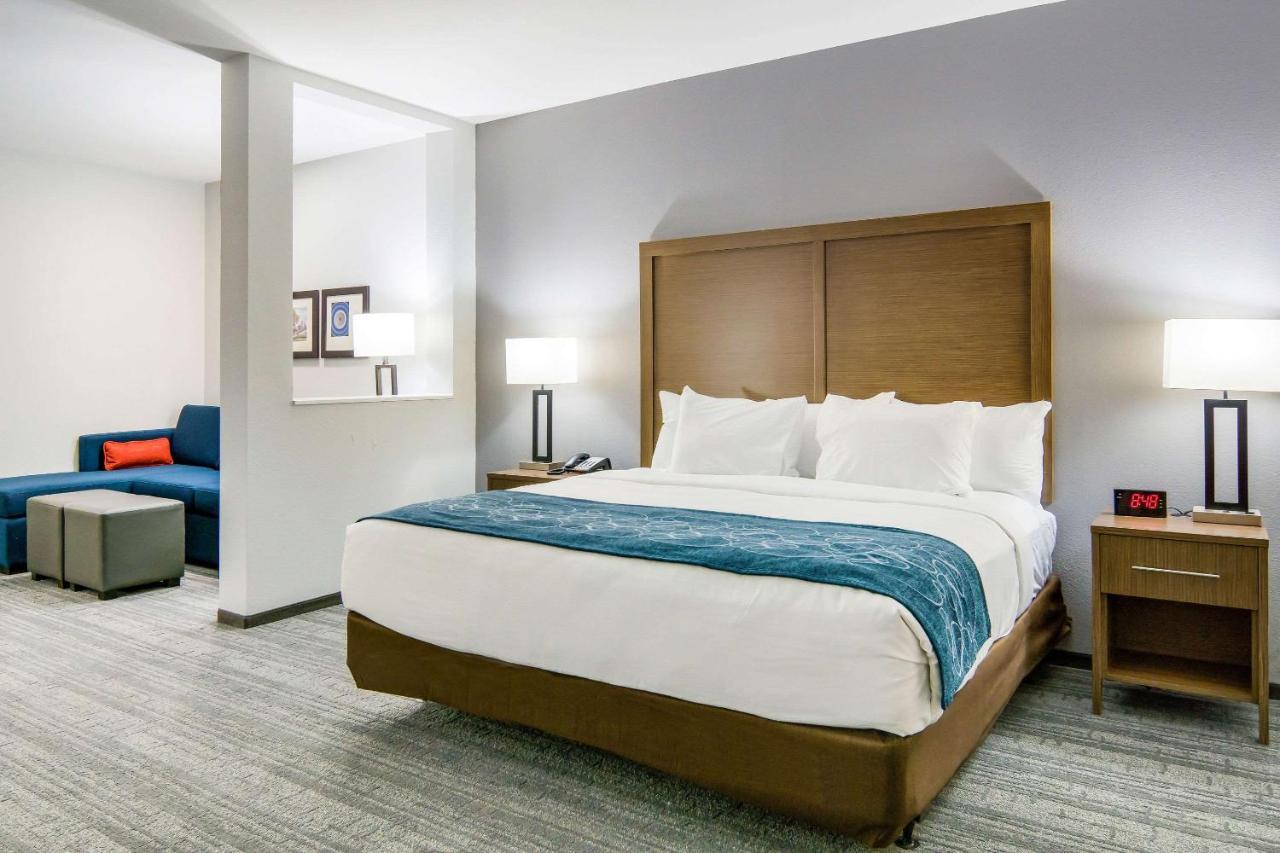 King Suite - Accessible/Non-Smoking at Comfort Suites DeSoto Dallas South