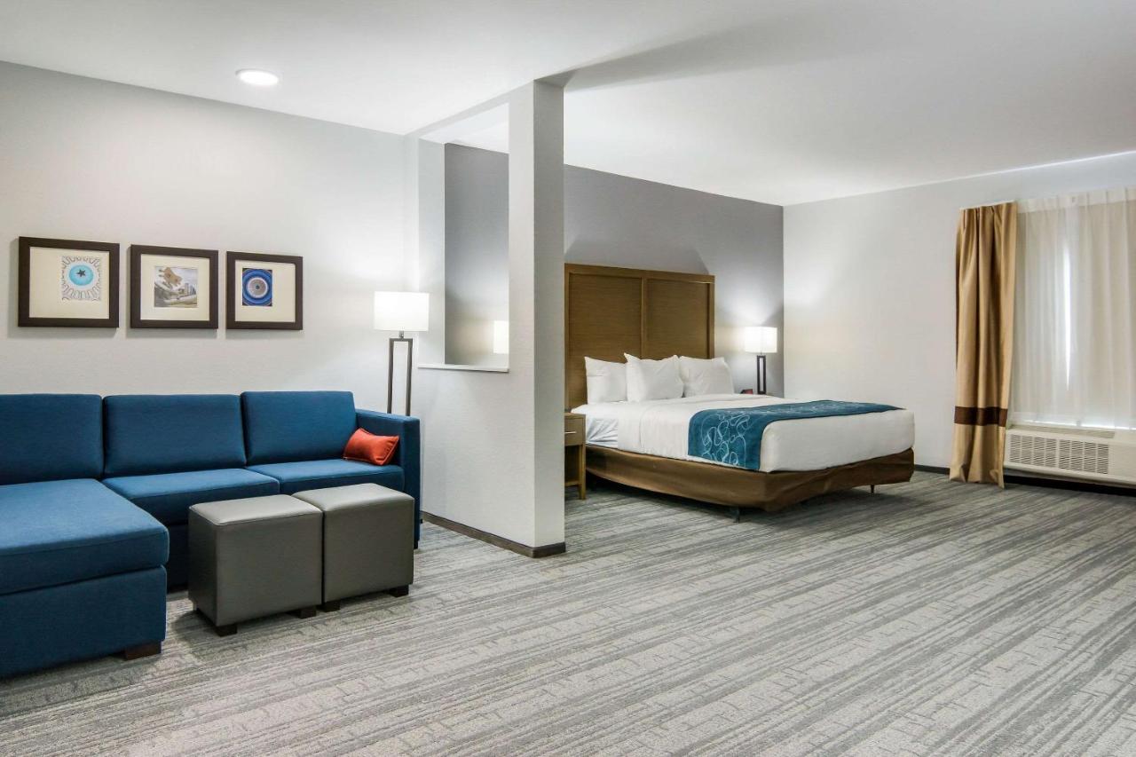 King Suite - Accessible/Non-Smoking at Comfort Suites DeSoto Dallas South