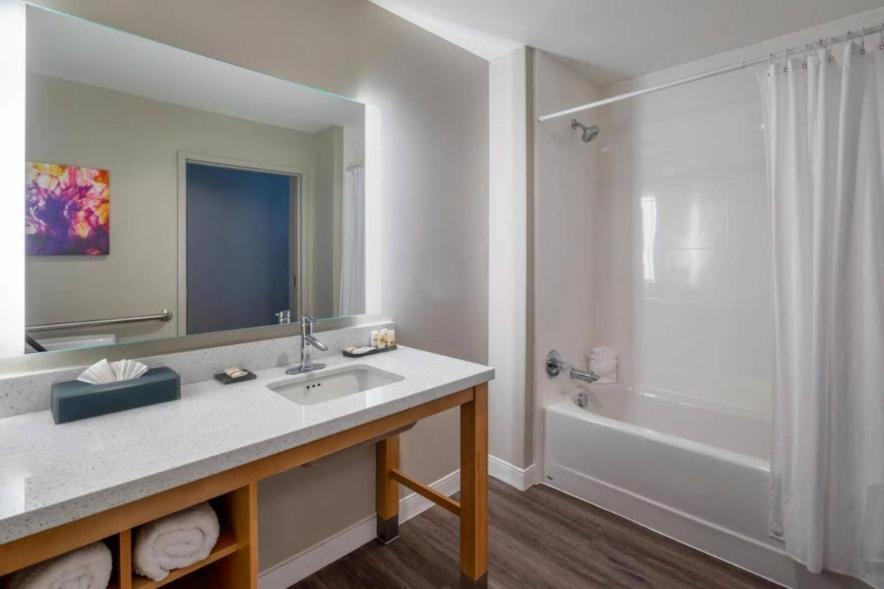 | La Quinta Inn & Suites by Wyndham Wisconsin Dells