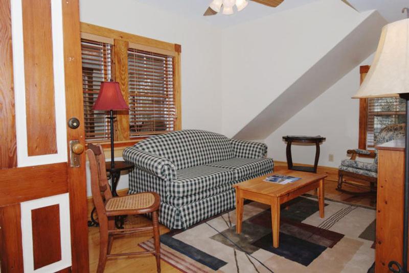| Beach Cottage Inn