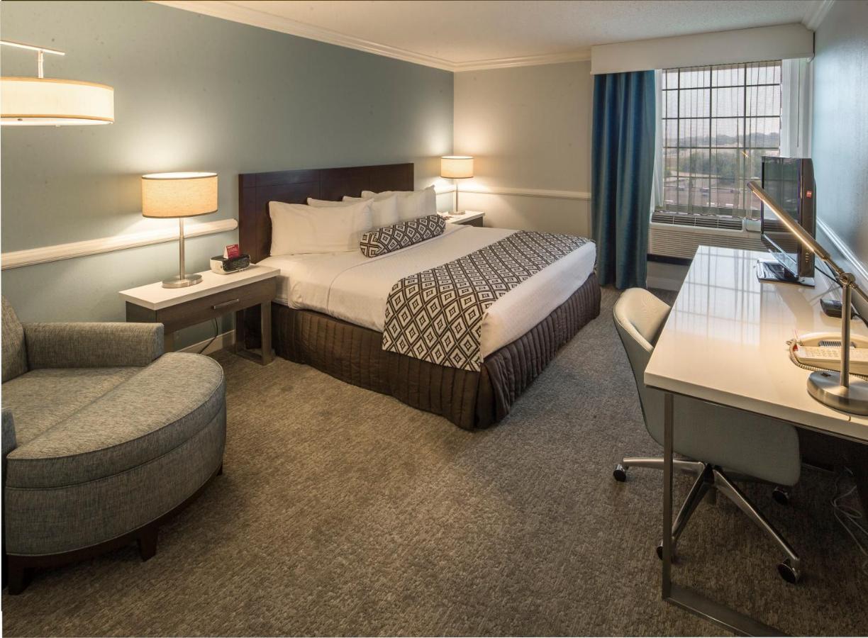 | Crowne Plaza Suites Pittsburgh South
