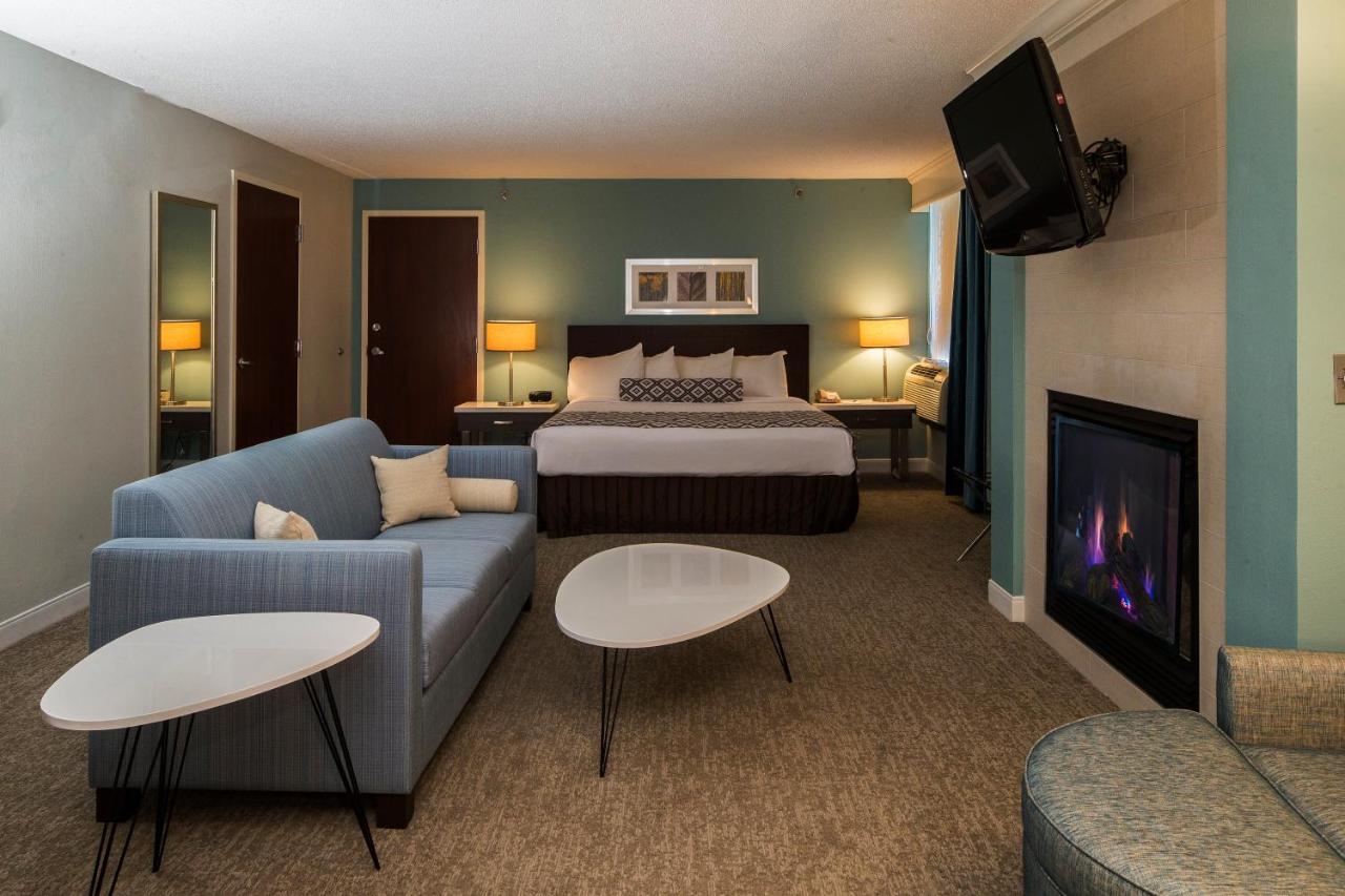 | Crowne Plaza Suites Pittsburgh South