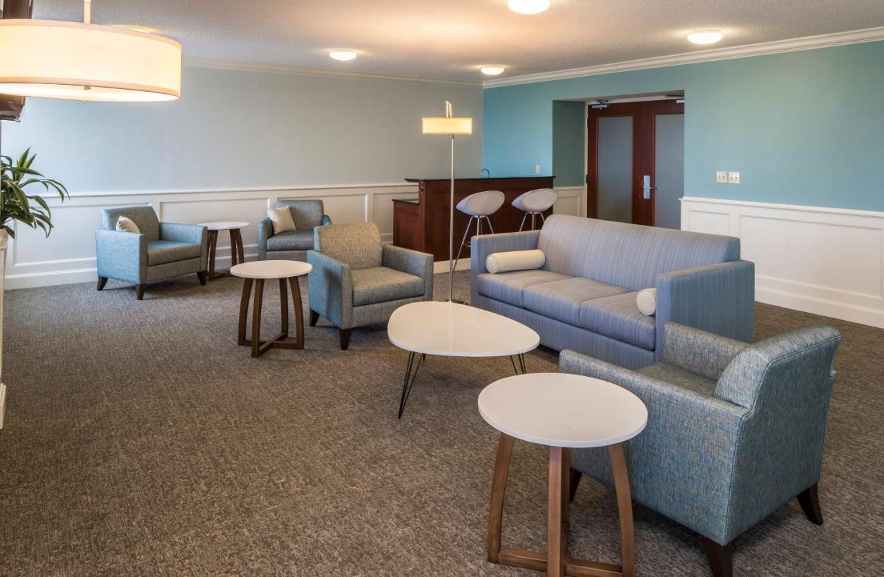 | Crowne Plaza Suites Pittsburgh South