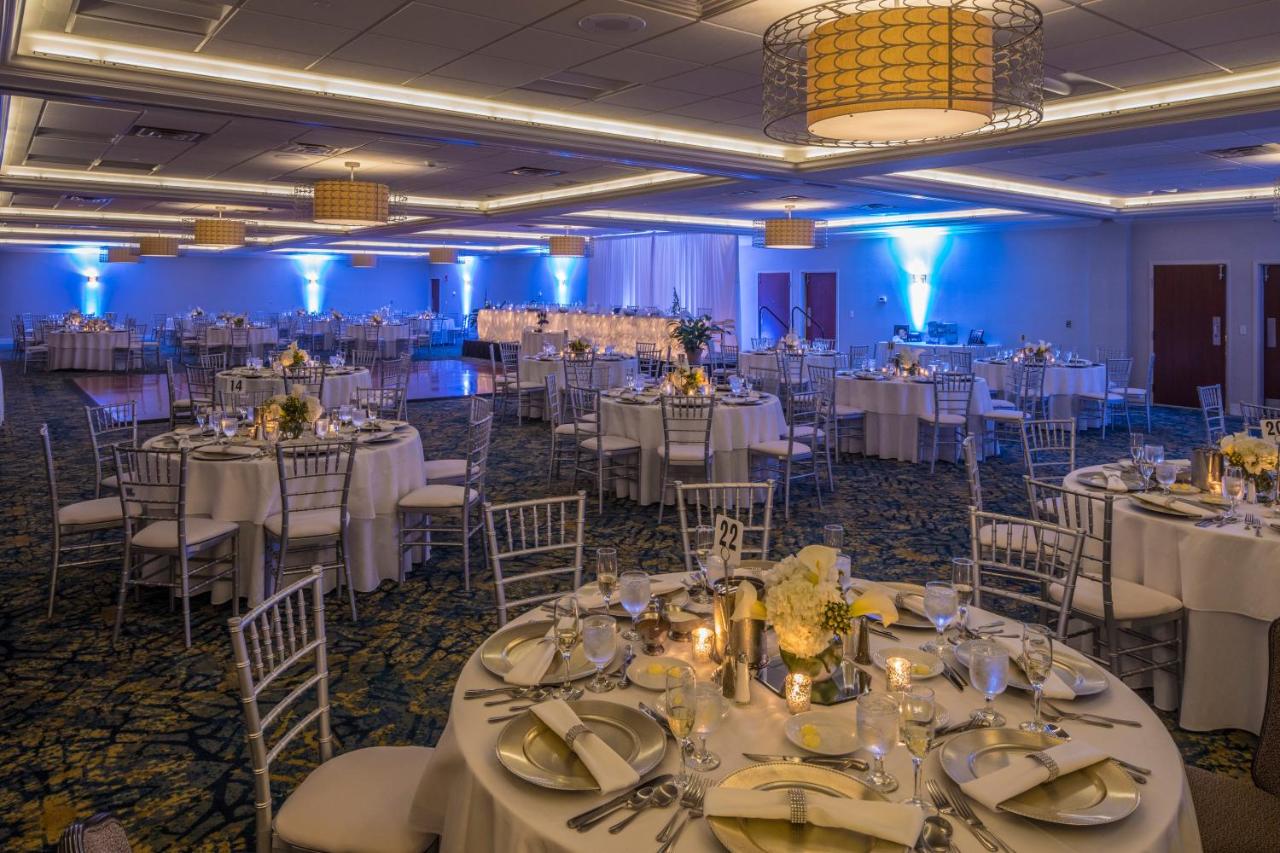 | Crowne Plaza Suites Pittsburgh South