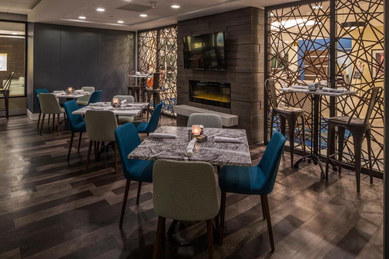 | Crowne Plaza Suites Pittsburgh South