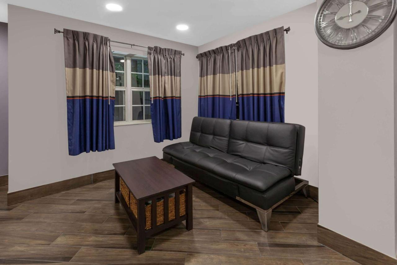 | Microtel Inn Suite by Wyndham BWI Airport