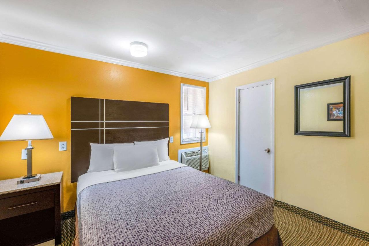 King Room - Accessible/Non Smoking at AC Lodge by Beach and Boardwalk