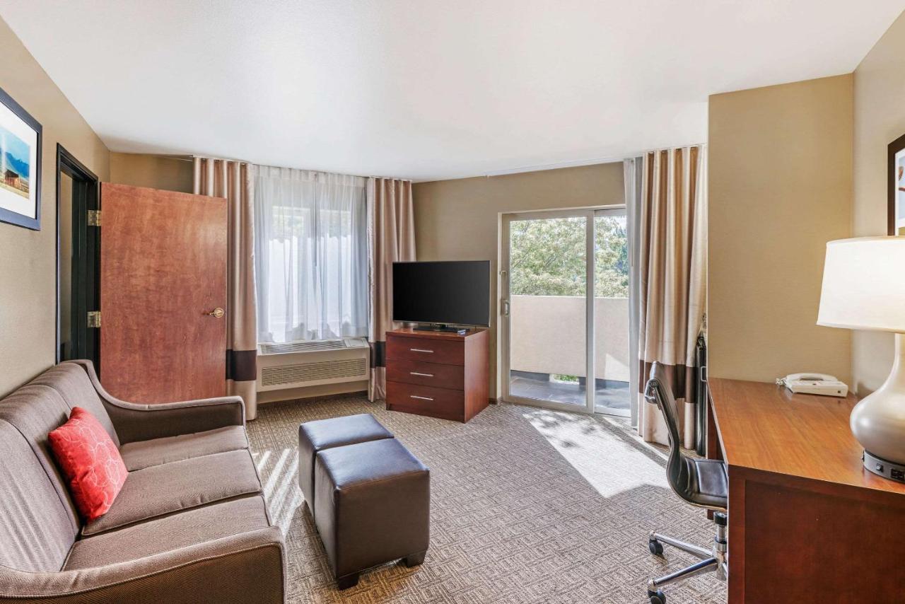 King Suite - Non-Smoking at Comfort Inn Missoula near University