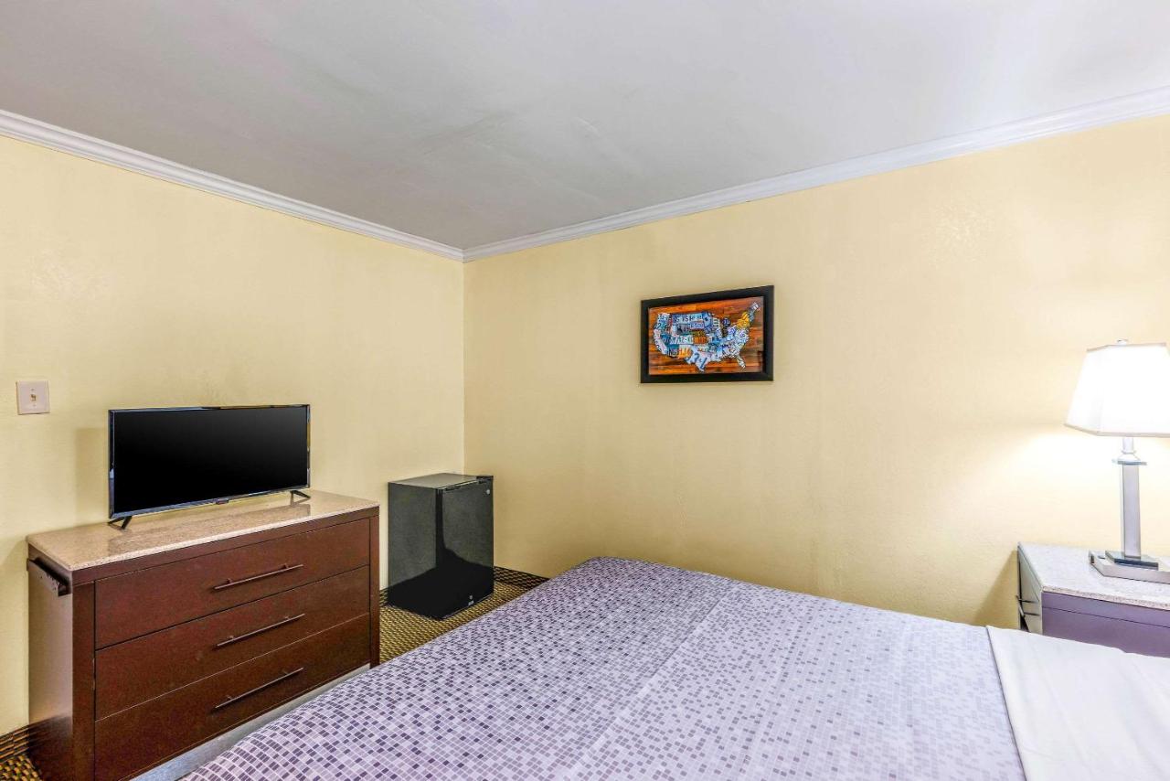 King Room - Accessible/Non Smoking at AC Lodge by Beach and Boardwalk