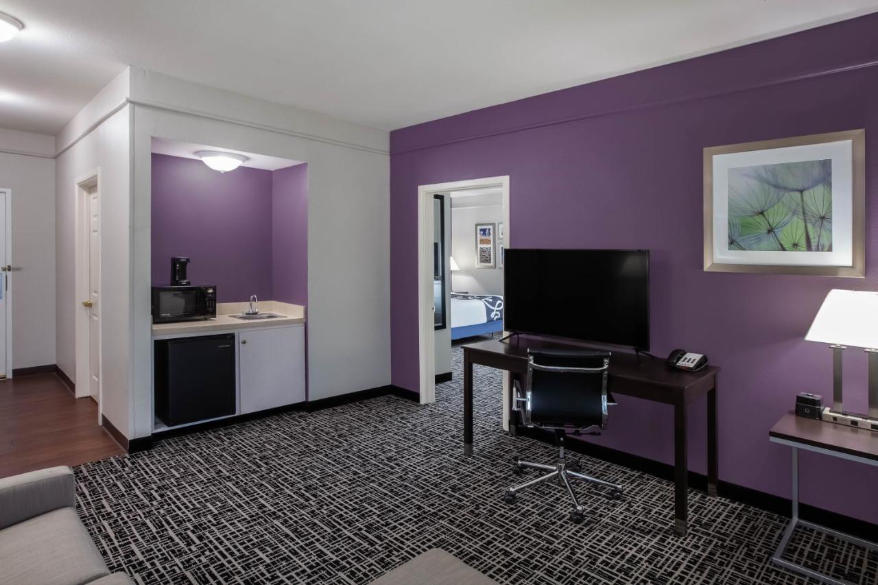 King Family Suite with Bathtub - Mobility Accessible/Non-Smoking at La Quinta Inn & Suites by Wyndham Lubbock North
