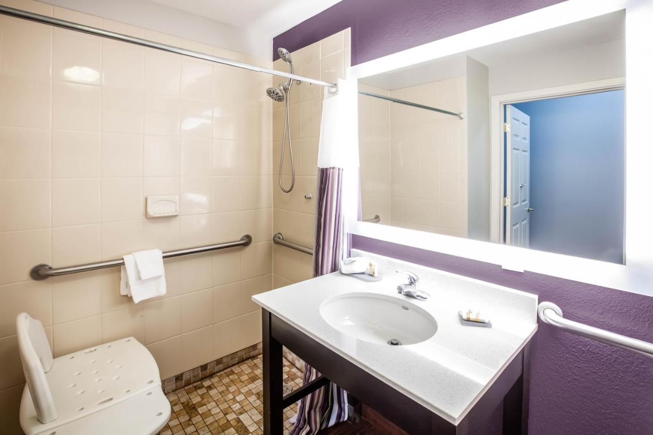 Double Room with Roll-In Shower - Mobility/Hearing Accessible - Non-Smoking at La Quinta Inn & Suites by Wyndham Lubbock North