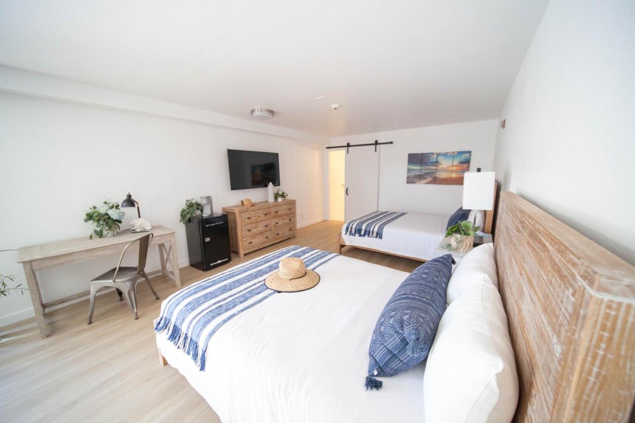 Queen Room with Two Queen Beds - Non-Smoking at The Surfbreak Hotel