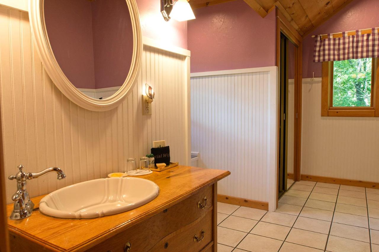 | Lazy Bear Lodge