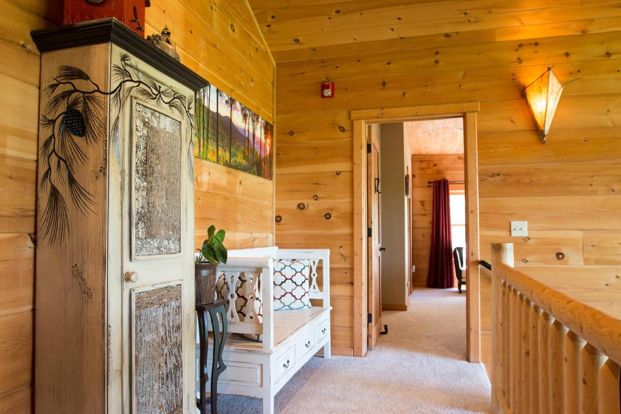 | Lazy Bear Lodge