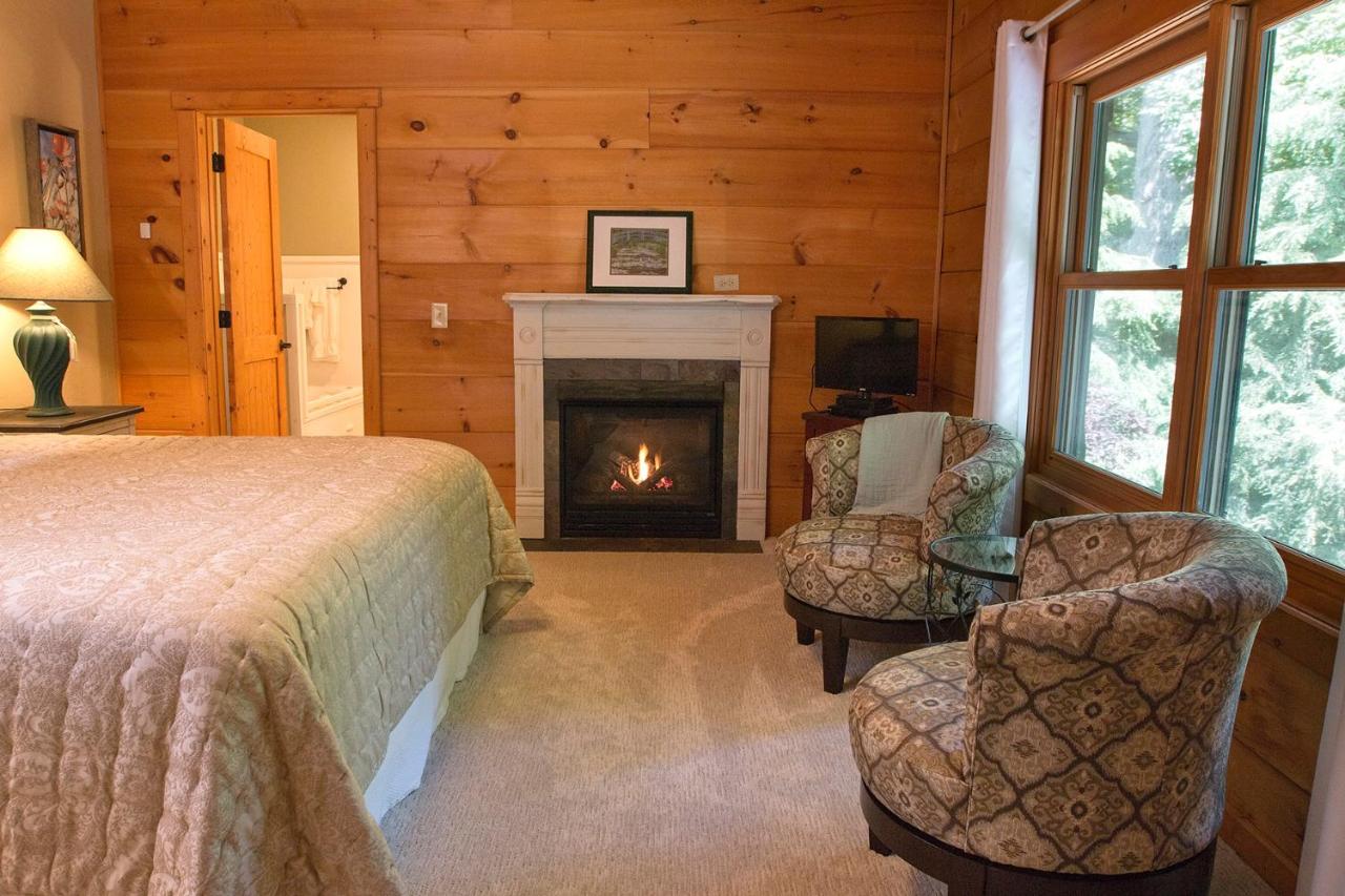 | Lazy Bear Lodge