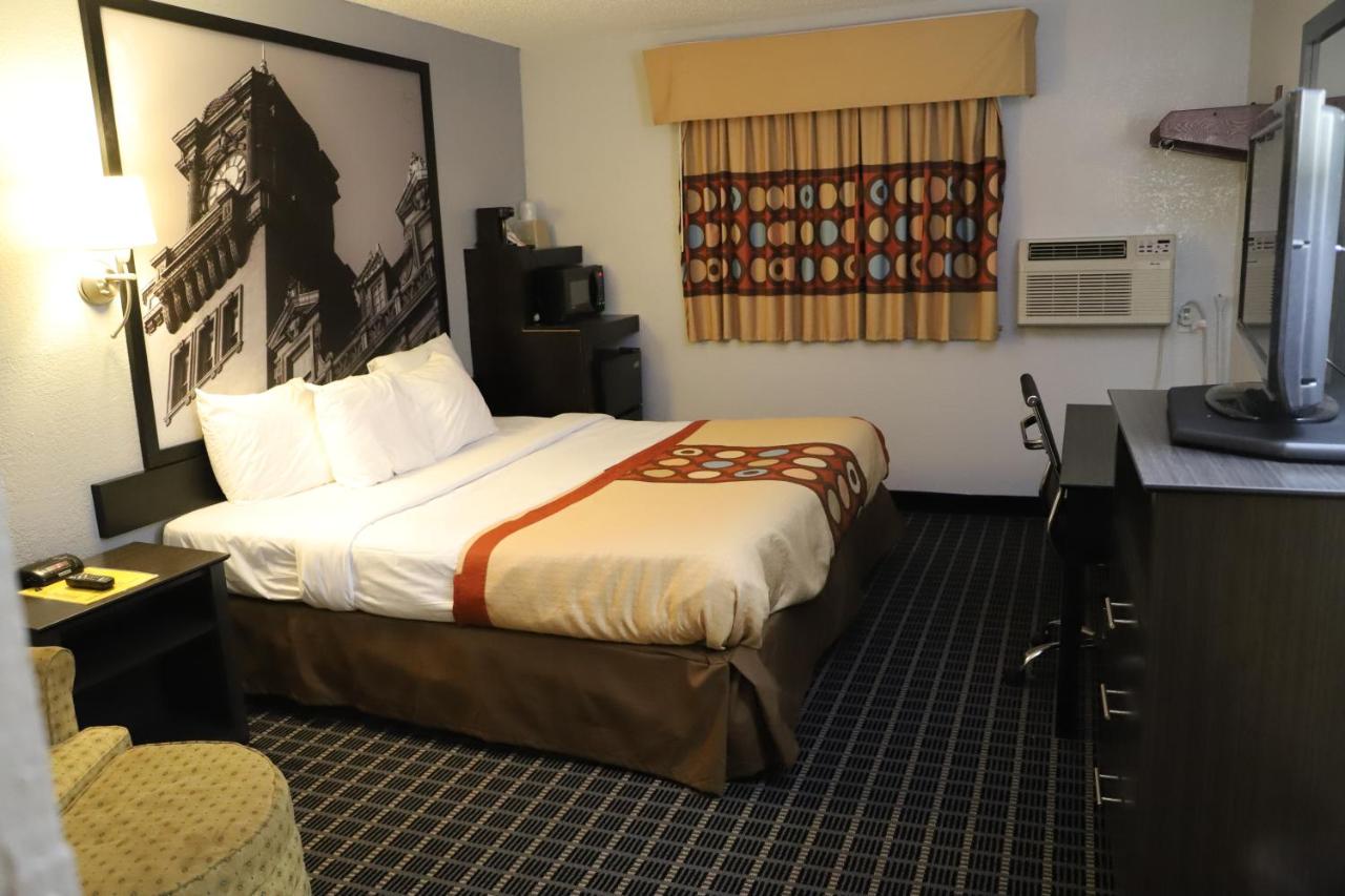 King Room - Non-Smoking at Super 8 by Wyndham Richmond Airport VA