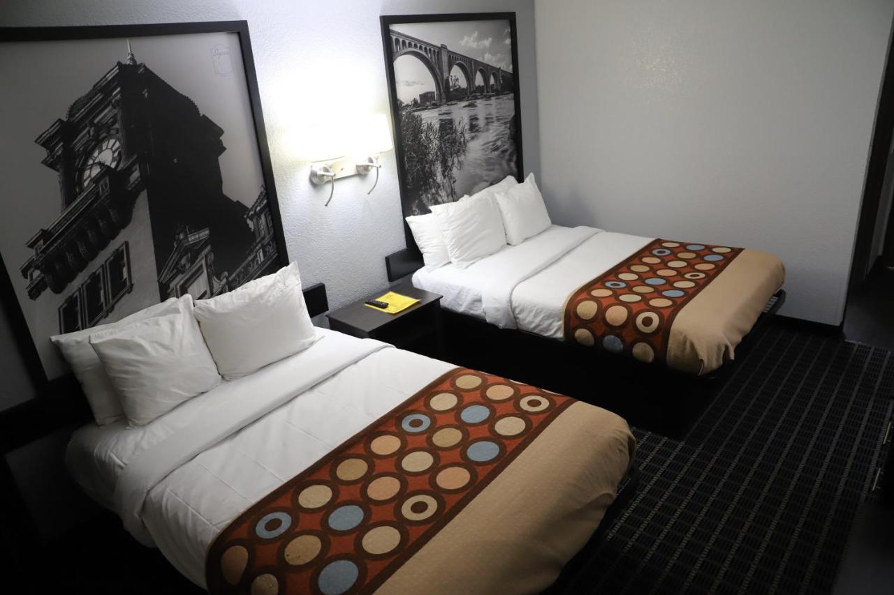 Queen Room - Disability Access/Smoking at Super 8 by Wyndham Richmond Airport VA