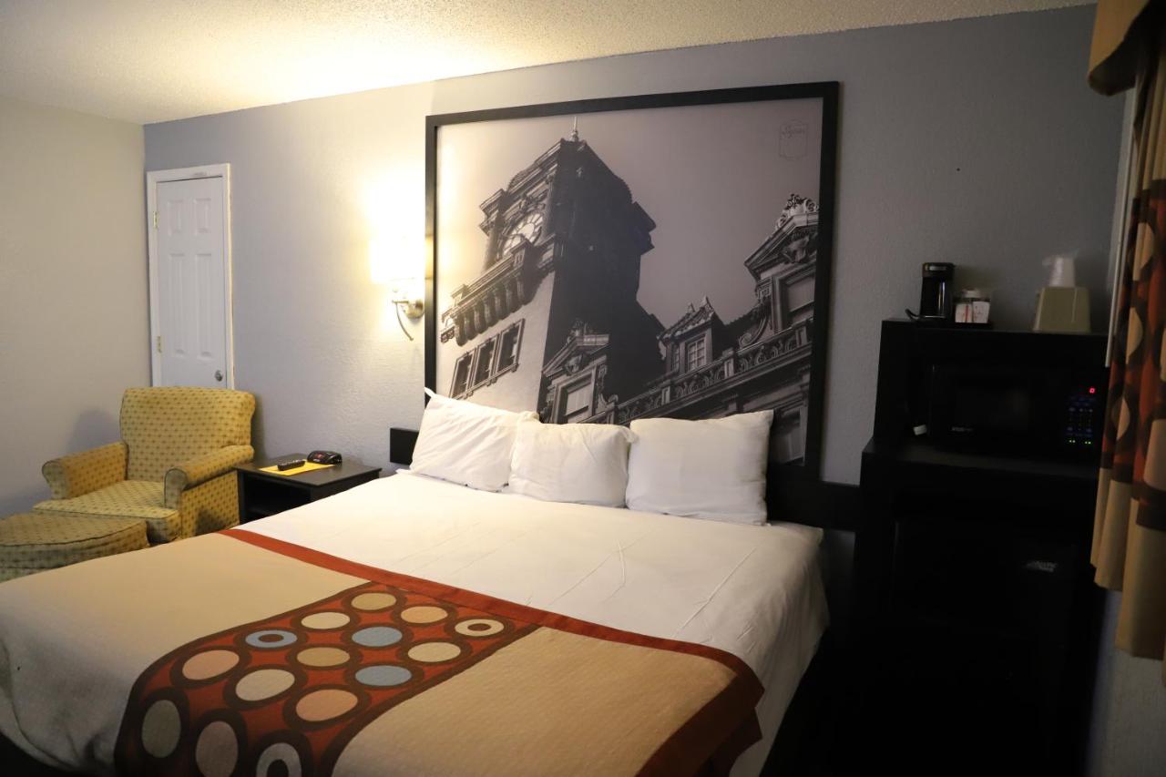 King Room - Non-Smoking at Super 8 by Wyndham Richmond Airport VA