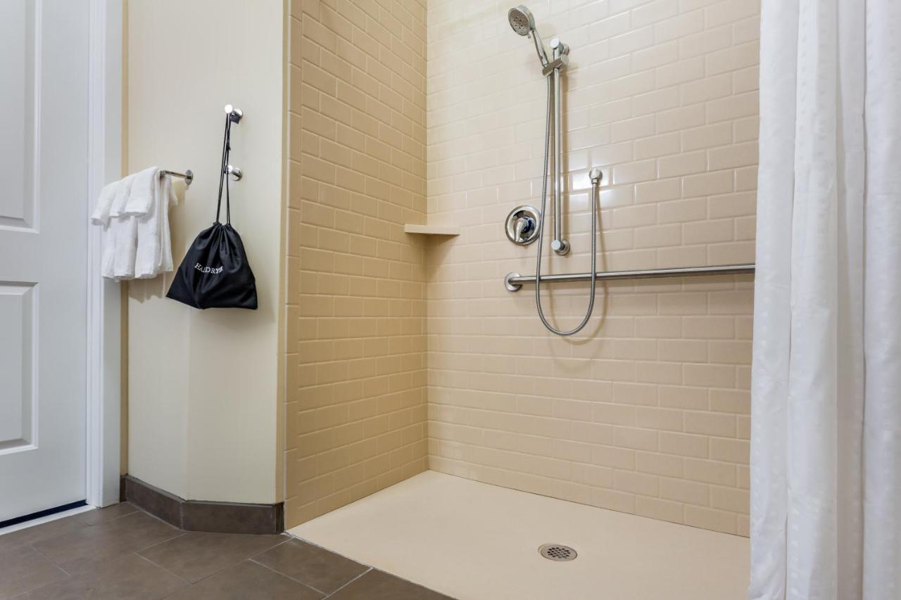 King Studio Suite - Mobility Acces Roll in Shower/Non-Smoking at Candlewood Suites Bethlehem South, an IHG Hotel