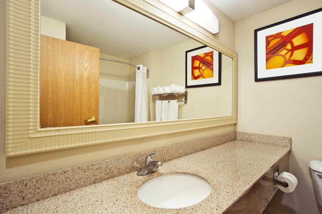 | Holiday Inn Express Hotel & Suites Columbus-Groveport, an IHG Hotel