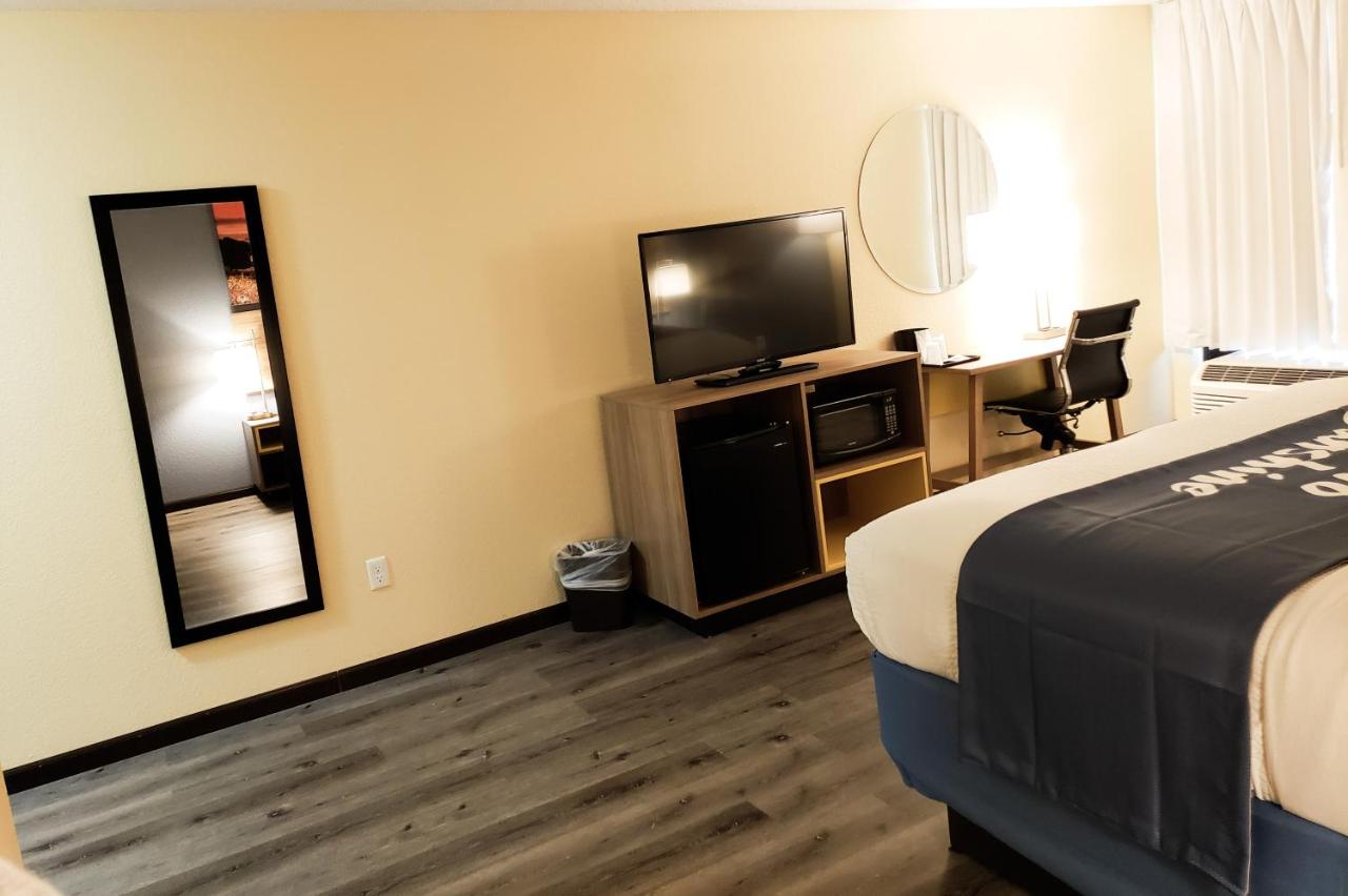 King Room - Non-Smoking at Days Inn & Suites by Wyndham Merrillville