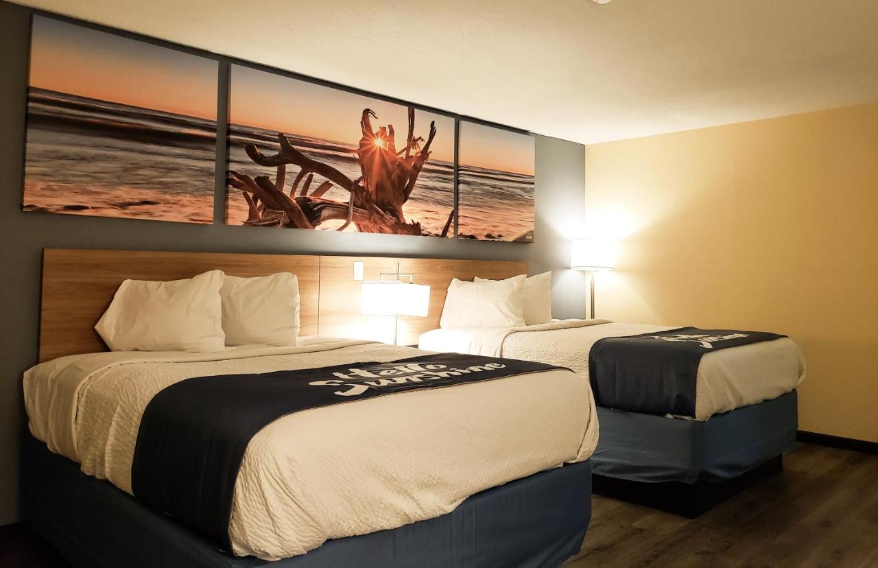 Queen Room with Two Queen Beds - Non-Smoking at Days Inn & Suites by Wyndham Merrillville