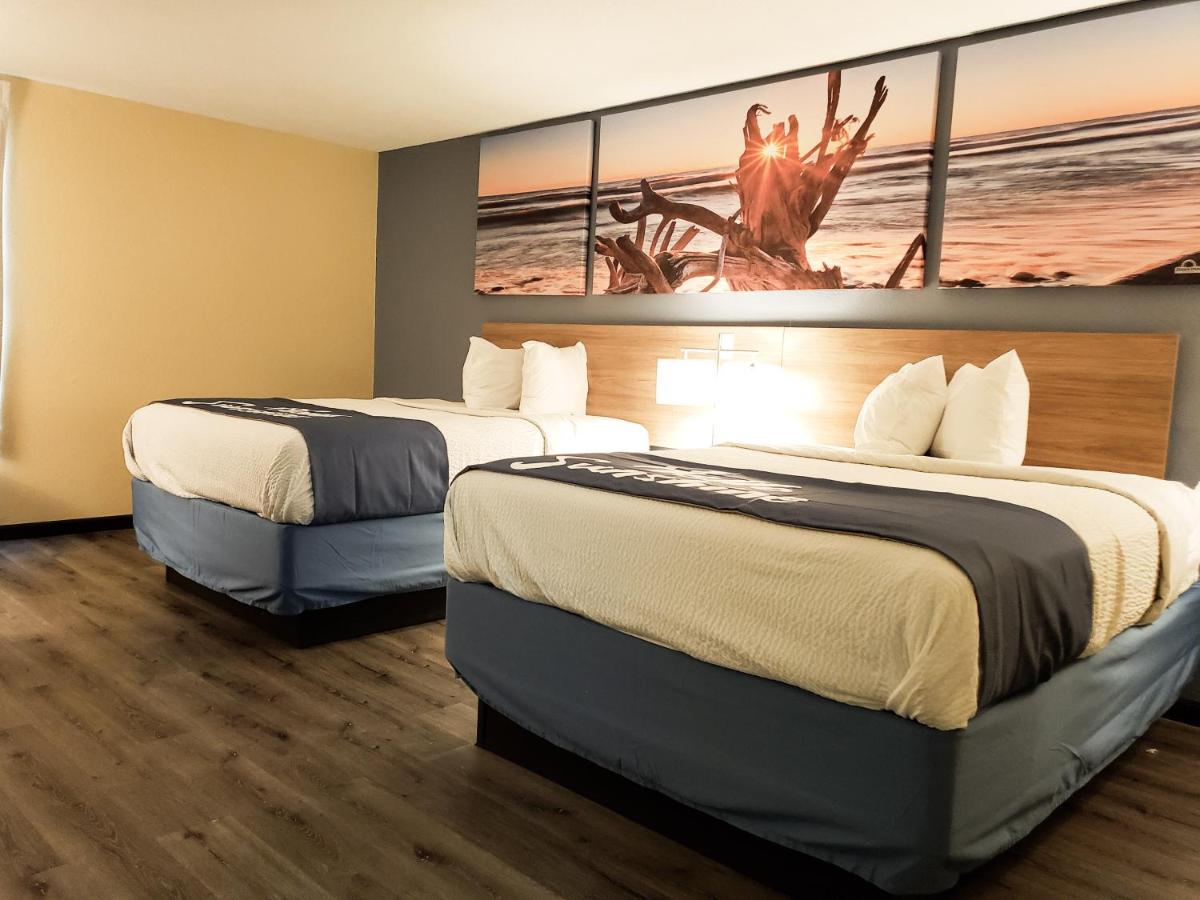 Queen Room with Two Queen Beds - Non-Smoking at Days Inn & Suites by Wyndham Merrillville