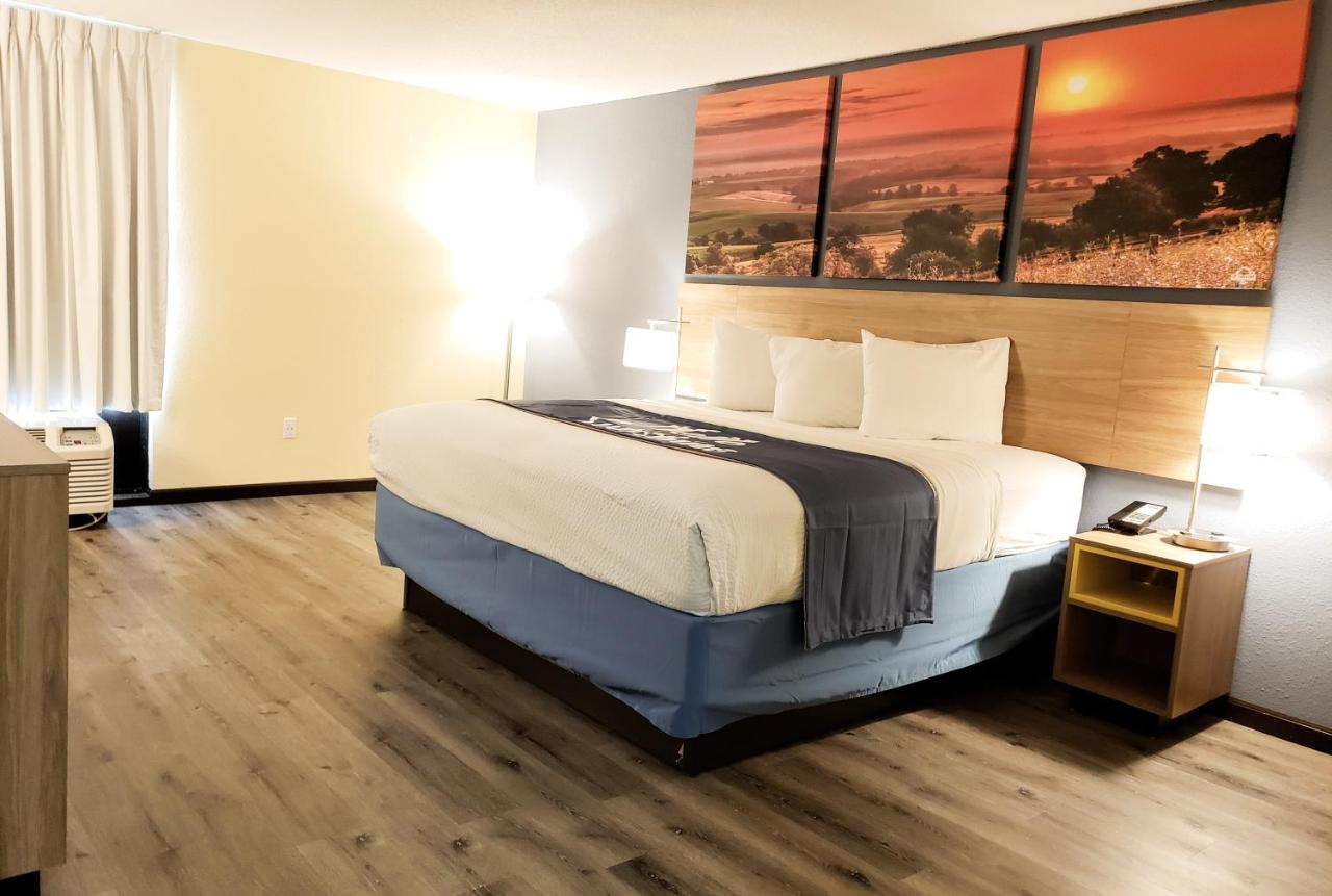 King Room - Non-Smoking at Days Inn & Suites by Wyndham Merrillville