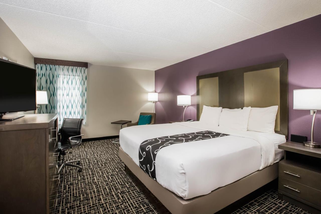 Deluxe King Room at La Quinta Inn by Wyndham Davenport & Conference Center