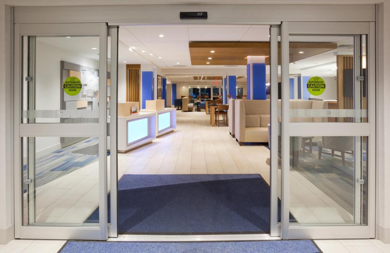 | Holiday Inn Express and Suites Des Moines Downtown, an IHG Hotel