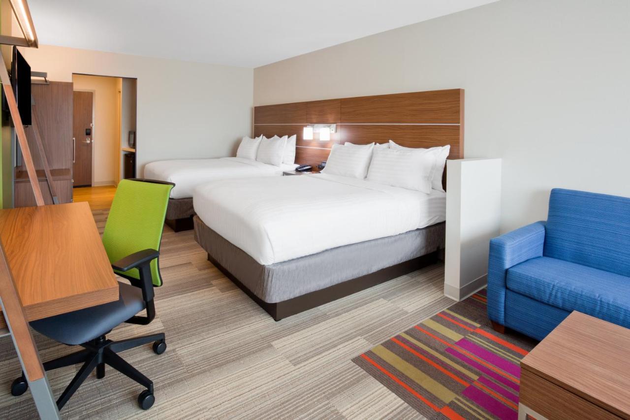 | Holiday Inn Express and Suites Des Moines Downtown, an IHG Hotel