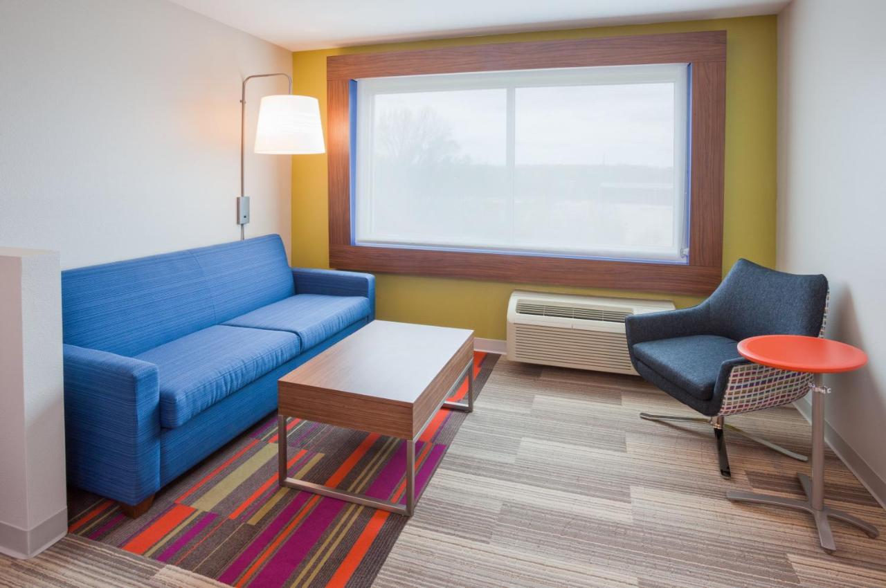 | Holiday Inn Express and Suites Des Moines Downtown, an IHG Hotel